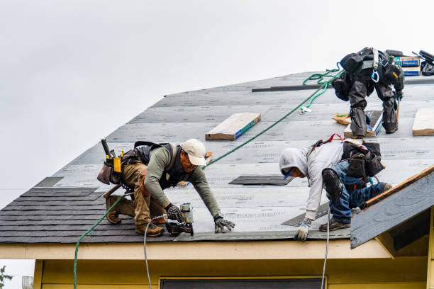 Professional Gutter Installation technician working in San Pablo, NM